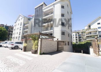 Edificio all\'aperto - Box Via Magenta
 
6, Monza - photo 2