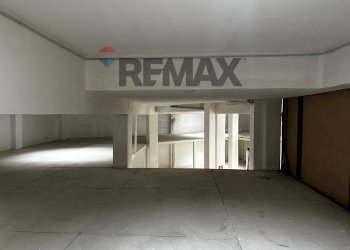 Hall / corridoio - Locale Commerciale corso San Vito
141, Mascalucia - foto 9