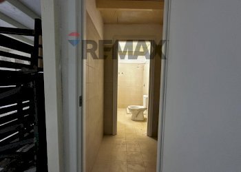 Hall / corridoio - Locale Commerciale corso San Vito
141, Mascalucia - foto 15