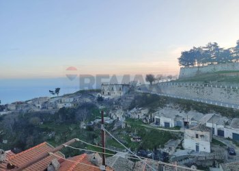 Edificio all\'aperto - Independent house Via del Meriggio
 
25/A, Monte Sant'Angelo - photo 17