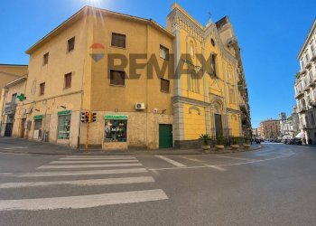 Edificio all\'aperto - Commercial Premises Napoli - photo 1