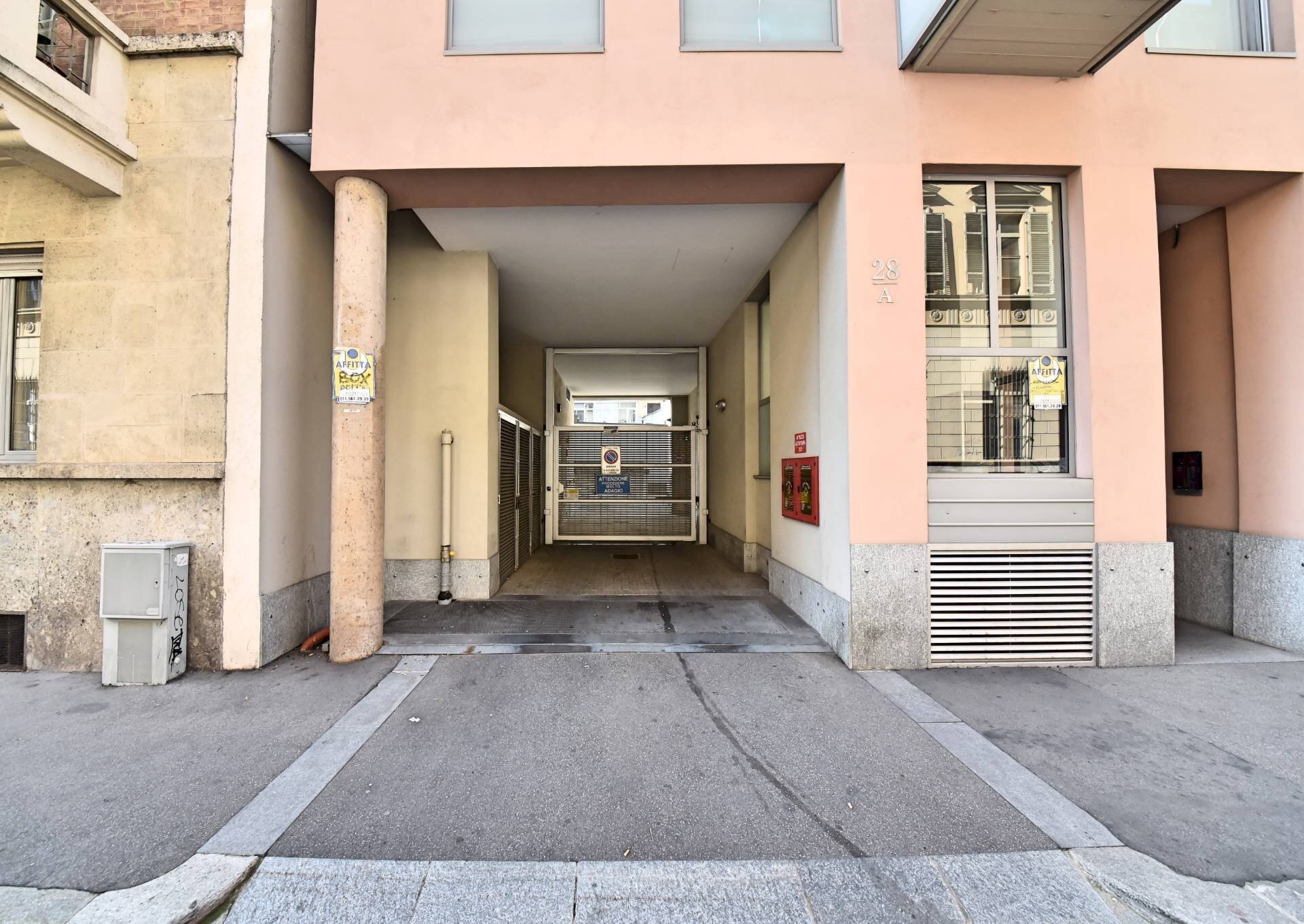 Accesso Carraio - Box Via Giuseppe Giacosa
 
28, Torino - photo 1
