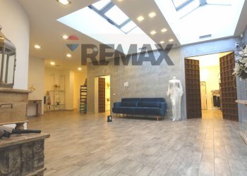 Ricezione / Lobby - Locale Commerciale Via Mauro Macchi
42, Milano - foto 1