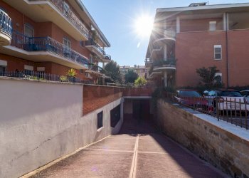 Edificio all\'aperto - Attico VIA DI TORRE GAIA
26, Roma - foto 44