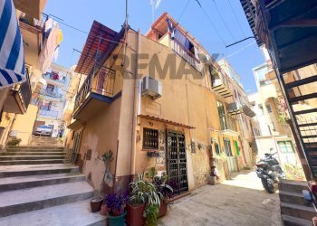 Edificio all\'aperto - Casa indipendente Chiasso Piediscalzi
 
1, Monreale - foto 1