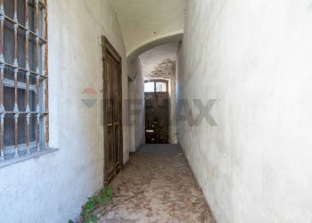 Hall / corridoio - Stable - Palace Viale Giuseppe Mazzini
 
1, Romagnano Sesia - photo 23