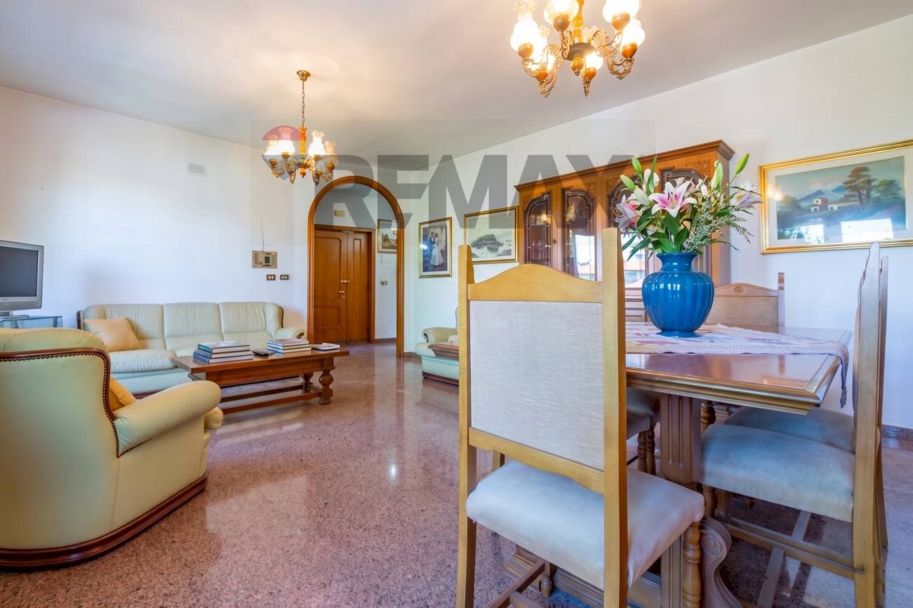 Sala da pranzo - Villa Via Roma
 
36, San Giovanni Teatino - foto 1