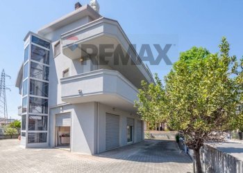 Edificio all\'aperto - Villa Via Roma
 
36, San Giovanni Teatino - foto 37
