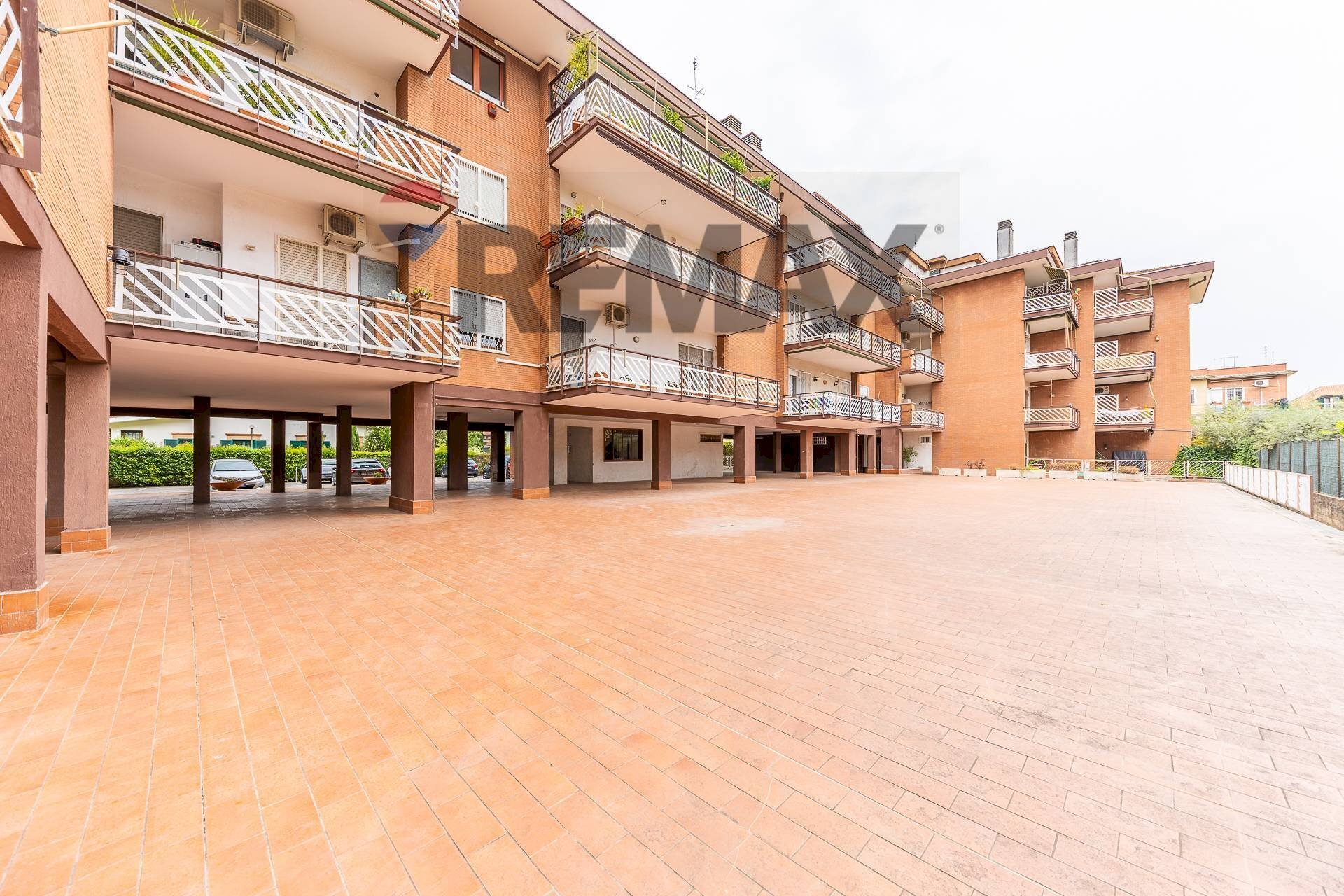 Edificio all\'aperto - Attico Via Anagnina
 
332, Roma - foto 3