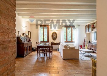 Sala da pranzo - Quadrilocale Strada Argini Parma
 
38, Parma - foto 5