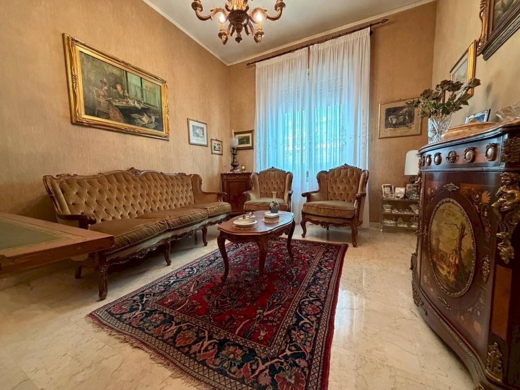 Salone - Trilocale via Ventotene, 106, Genova (zona Lagaccio) - foto 3