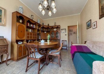 Camera da letto - Trilocale via Ventotene, 106, Genova (zona Lagaccio) - foto 7