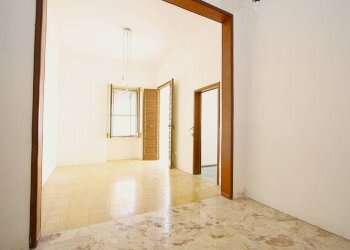 Corridoio - Four-room apartment via Torino, Parabita - photo 17