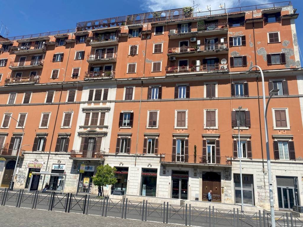 Facciata - Appartamento largo Brindisi, 18, Roma - foto 2