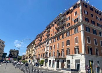 Facciata - Appartamento largo Brindisi, 18, Roma - foto 1
