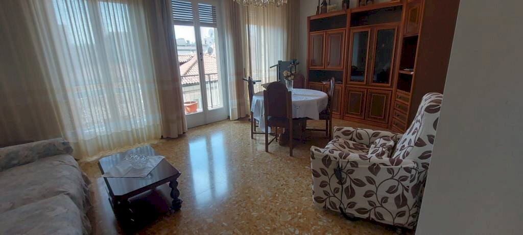 Salone - Four-room apartment via Gioacchino Rossini, 3, Varese - photo 1