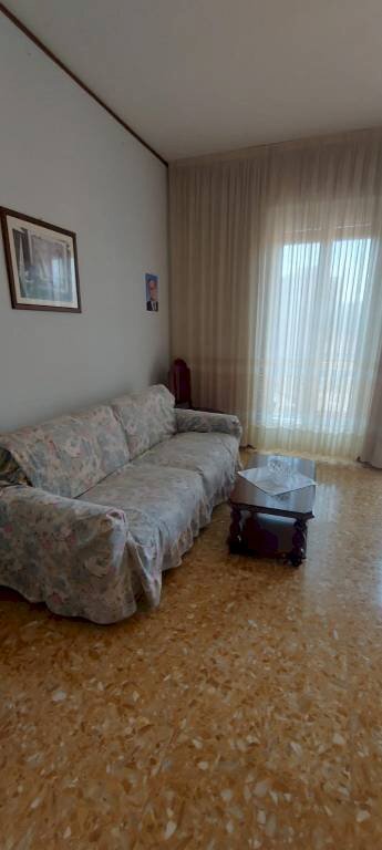 Camera da letto - Four-room apartment via Gioacchino Rossini, 3, Varese - photo 3