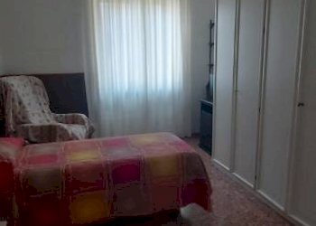 Camera da letto - Four-room apartment via Gioacchino Rossini, 3, Varese - photo 10