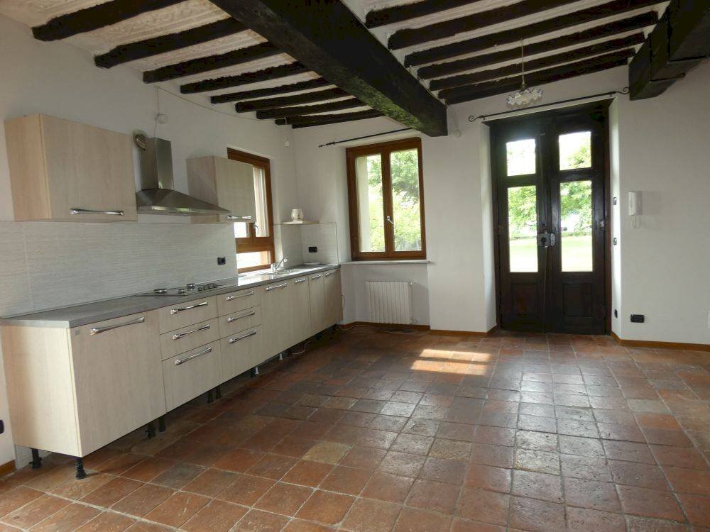 Cucina - Trilocale via Giuseppe Garibaldi, Guarene - foto 1