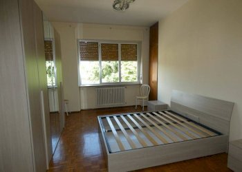 Camera da letto - Two-room apartment corso Fratelli Bandiera, Alba - photo 8