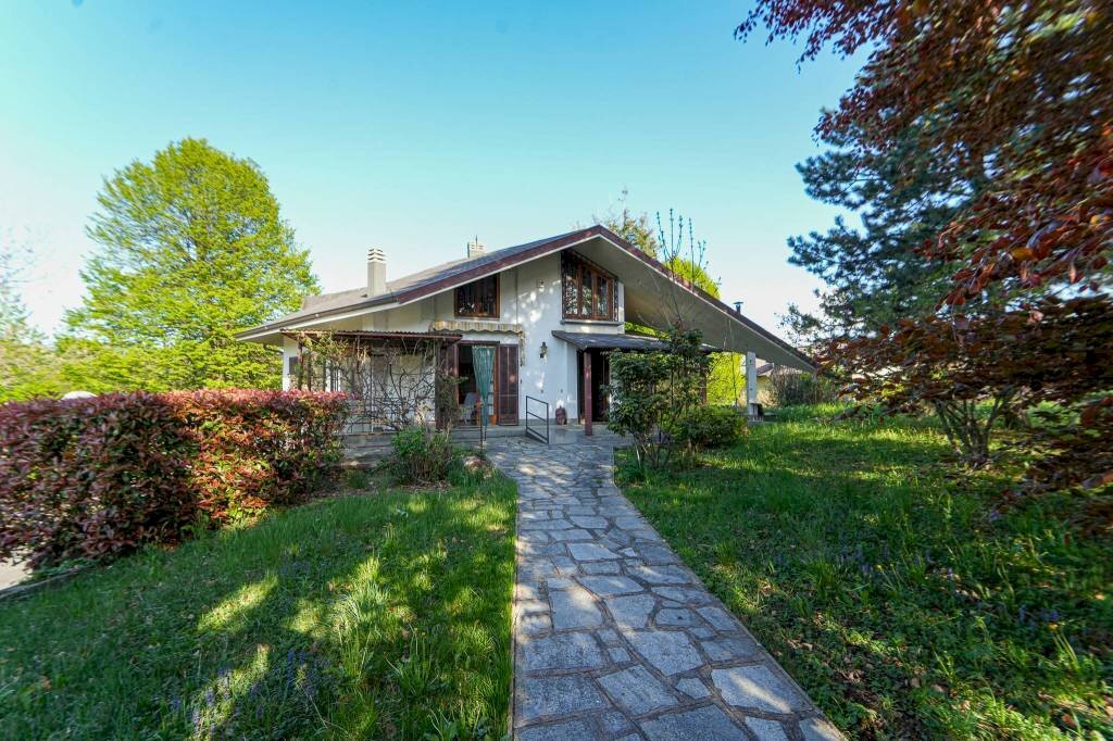 Facciata - Villa via Ambovo, 72, Borgo San Dalmazzo - foto 1