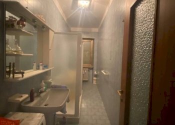 Bagno - Three-room apartment via Chambery, 61/47, Torino (neighborhood Pozzo Strada) - photo 2