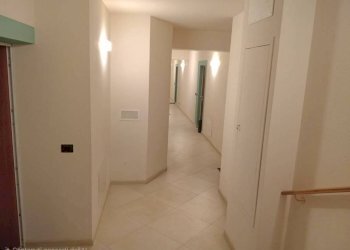 Corridoio - Two-room apartment via Felice Cavallotti, 33, Cuneo (neighborhood Centro) - photo 12