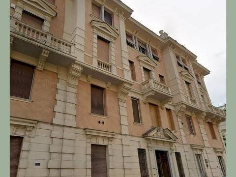 Facciata - Quadrilocale all'asta via Francesco Pozzo, 19, Genova (zona Albaro) - foto 1