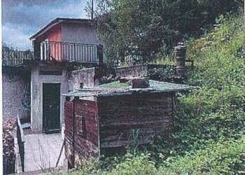 Facciata - Villa all'asta via alla Chiesa di Geminiano, 31, Genova (zona Bolzaneto) - foto 1