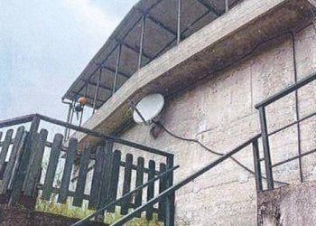 Facciata - Villa all'asta via alla Chiesa di Geminiano, 31, Genova (zona Bolzaneto) - foto 11