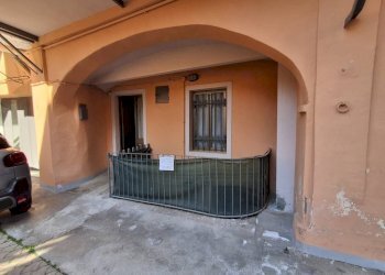 Cortile interno - Shop via Guglielmo Marconi, 32, Borgo San Dalmazzo - photo 14