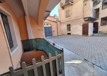 Cortile interno - Shop via Guglielmo Marconi, 32, Borgo San Dalmazzo - photo 16