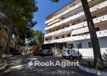 Cortile interno - Four-room apartment via San Martino, Stalettì - photo 8