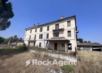 Facciata - Trilocale via Marconi, 47, Rivanazzano Terme - foto 1