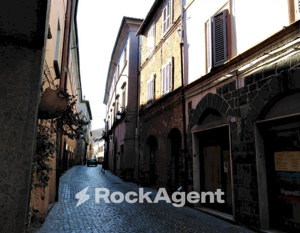 Zona - Appartamento via Roma, 17, Acquapendente - foto 1