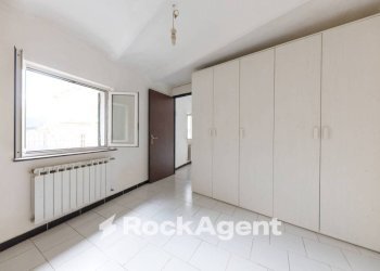 Camera da letto - Two-room apartment via Barabini di Teglia, 2, Genova (neighborhood Bolzaneto) - photo 8