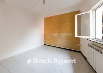 Camera da letto - Two-room apartment via Barabini di Teglia, 2, Genova (neighborhood Bolzaneto) - photo 10