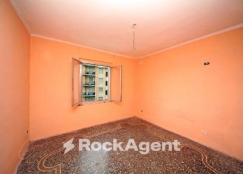 Camera da letto - Three-room apartment via Campodonico, 35, Genova (neighborhood Bolzaneto) - photo 7