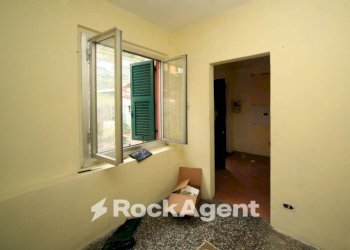 Camera da letto - Three-room apartment via Campodonico, 35, Genova (neighborhood Bolzaneto) - photo 10