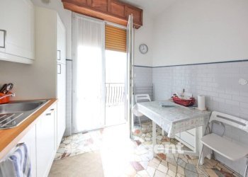 Cucina - Bilocale piazza Marconi, 9, Mombaruzzo - foto 9