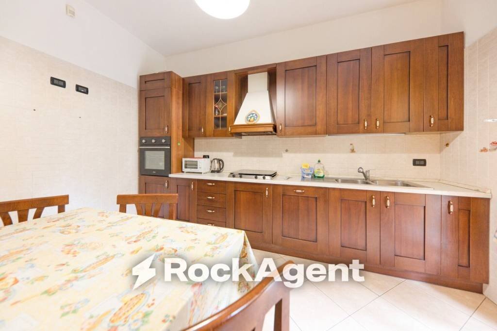 Cucina - Trilocale via Antica Romana di Pegli, 7, Genova (zona Pegli) - foto 2