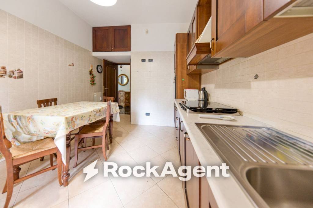 Cucina - Trilocale via Antica Romana di Pegli, 7, Genova (zona Pegli) - foto 3