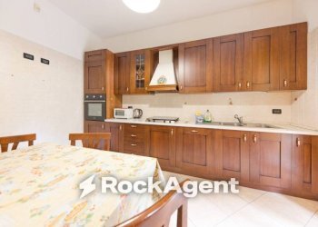 Cucina - Trilocale via Antica Romana di Pegli, 7, Genova (zona Pegli) - foto 2