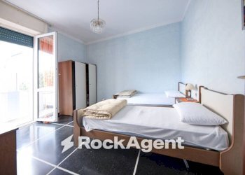 Camera da letto - Trilocale via Antica Romana di Pegli, 7, Genova (zona Pegli) - foto 12