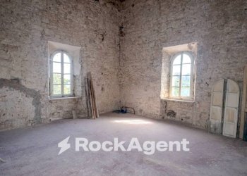 Stanza non arredata - Stable - Palace Località Morruzze, 14, Baschi - photo 23