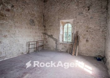 Stanza non arredata - Stable - Palace Località Morruzze, 14, Baschi - photo 24
