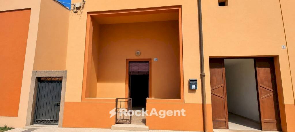 Facciata - Four-room apartment via F. Bandiera, Corte I, Casarano - photo 2