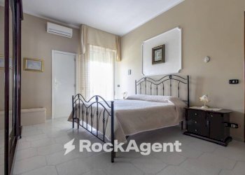 Camera da letto - Three-room apartment viale dei Tulipani, 183, Catanzaro - photo 30