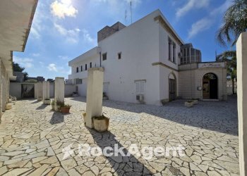 Cortile interno - Hotel via Santa Cesarea Terme, 72, Minervino di Lecce - photo 11