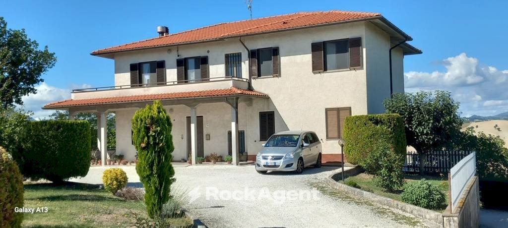 Facciata - Villa Frazione Sant'Apollinare, 118, Arcevia - photo 2